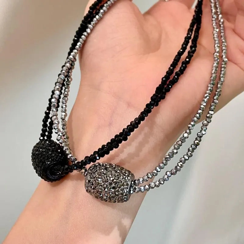 Collana fatta a mano con perline di cristallo nere e grigie, regalo di Natale o di compleanno.
