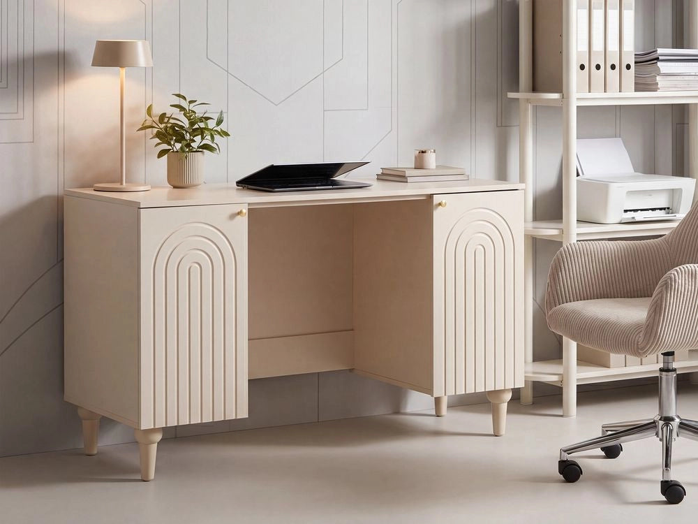 Scrivania da casa in MDF marrone chiaro 140 x 50 cm, ripiani aperti, capienza di contenimento, 2 ante, design scandinavo