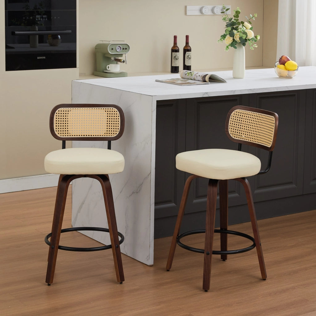 Sgabelli da Bar Set 2 Pezzi ¨C Xylo ¨C Rattan, Seduta Imbottita, Girevoli, Beige/Noce, 66 cm