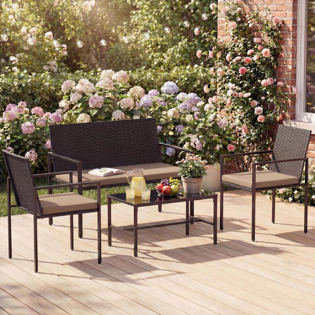 Set Salotto da Giardino in Rattan 4 Pezzi, Set Mobili da Eterno con 2 Poltrone, Divano a 2 Posti, Tavolino con Piano in Vetro Temperato e Comodi Cuscini per Cortile, Bordo Piscina (Marrone)