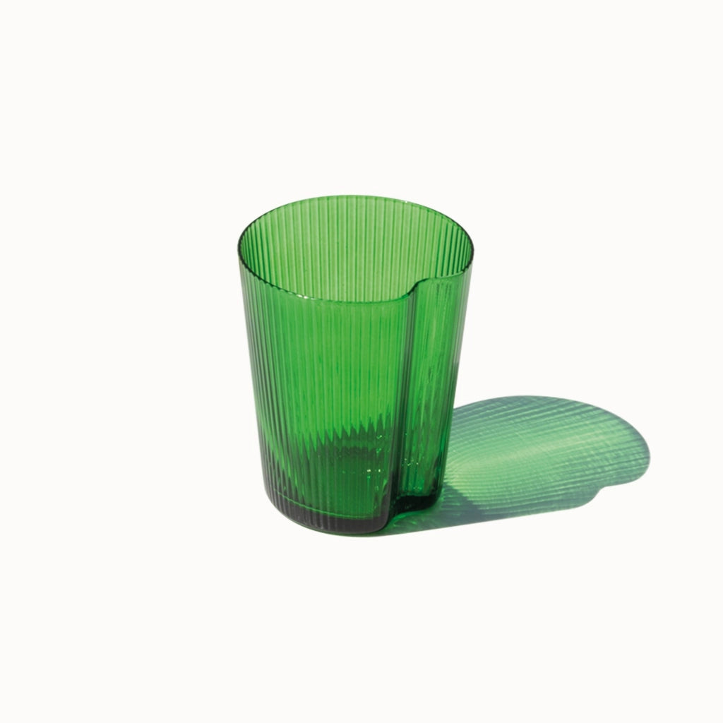Set 6 Bicchieri Tumbler Handy in vetro soffiato colorato Verde Mela, design ergonomico impilabile con finitura a solchi verticali, uso quotidiano
