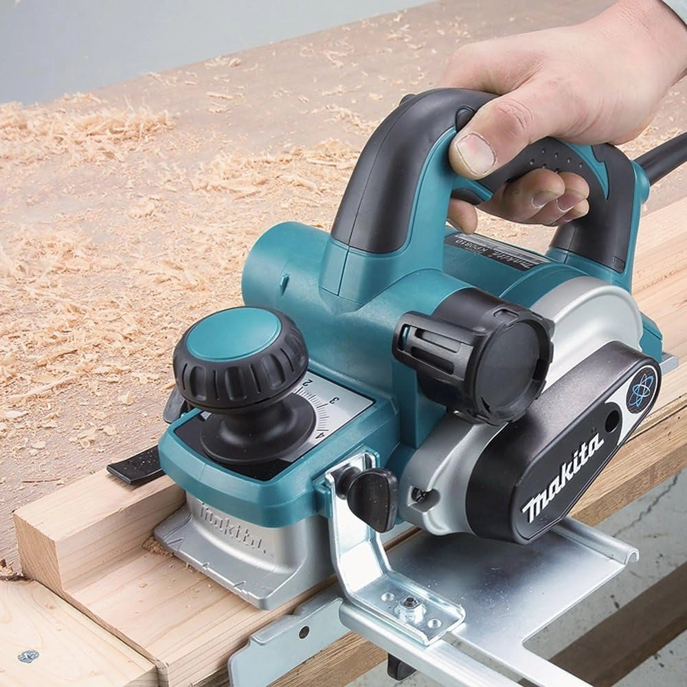 Makita KP0810C - Cepillo 1050W 12000 rpm 3.4 kg ancho 82 mm corte 0-4 mm