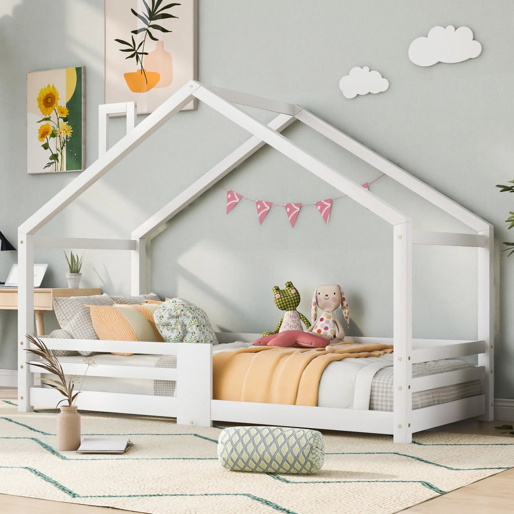 Letto a casa per bambini bianco in legno massello con protezione antiribaltamento 90x200 cm