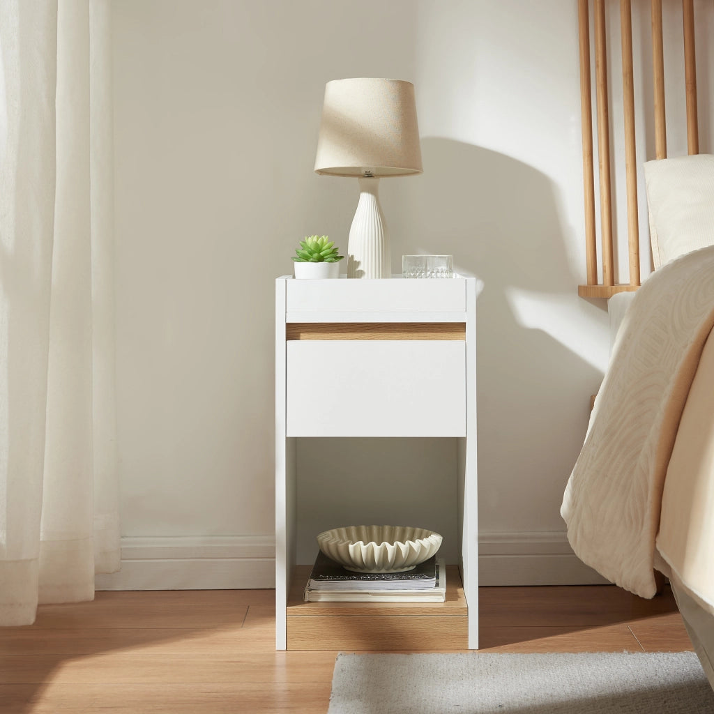 Comodino Lure con Cassetto e Vano Aperto Mobiletto Laterale 55 x 30 x 35 cm - Bianco/Effetto Rovere [en.casa]