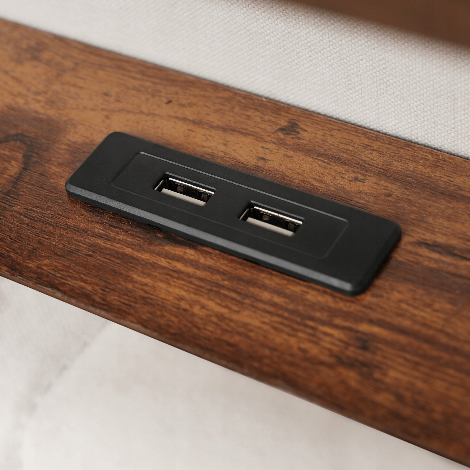 Letto imbottito 140x200 con LED USB e materasso incluso - Xylo