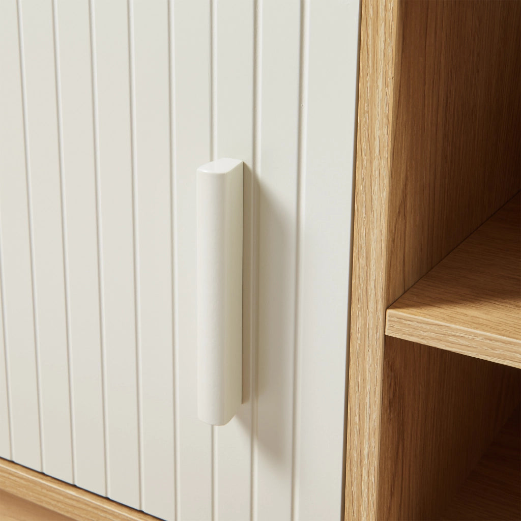 Mobile Porta TV Ferrersp a 2 Ante e Scomparti Aperti 140 x 40 x 45 cm - Effetto Rovere / Avena Oatmeal [en.casa]