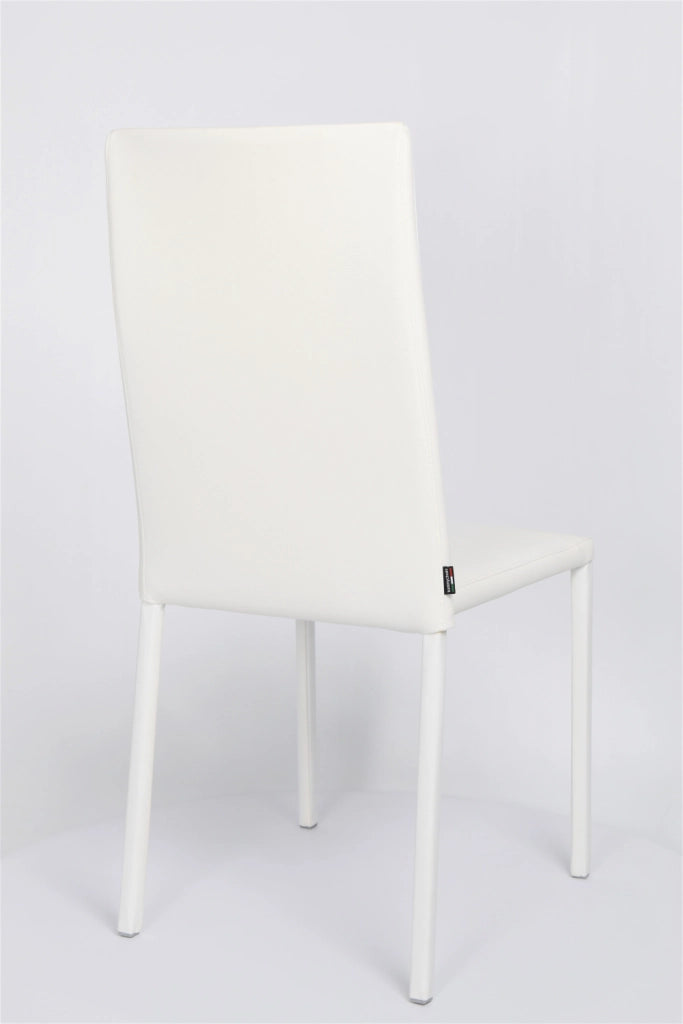 Sedia impilabile Julia Tommychairs, struttura in acciaio imbottita e rivestita in finta pelle colore bianco