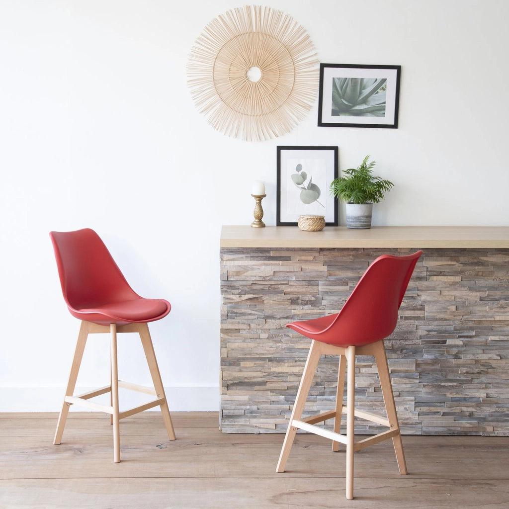 Set di 2 sgabelli scandinavi SVEN rossi con cuscino