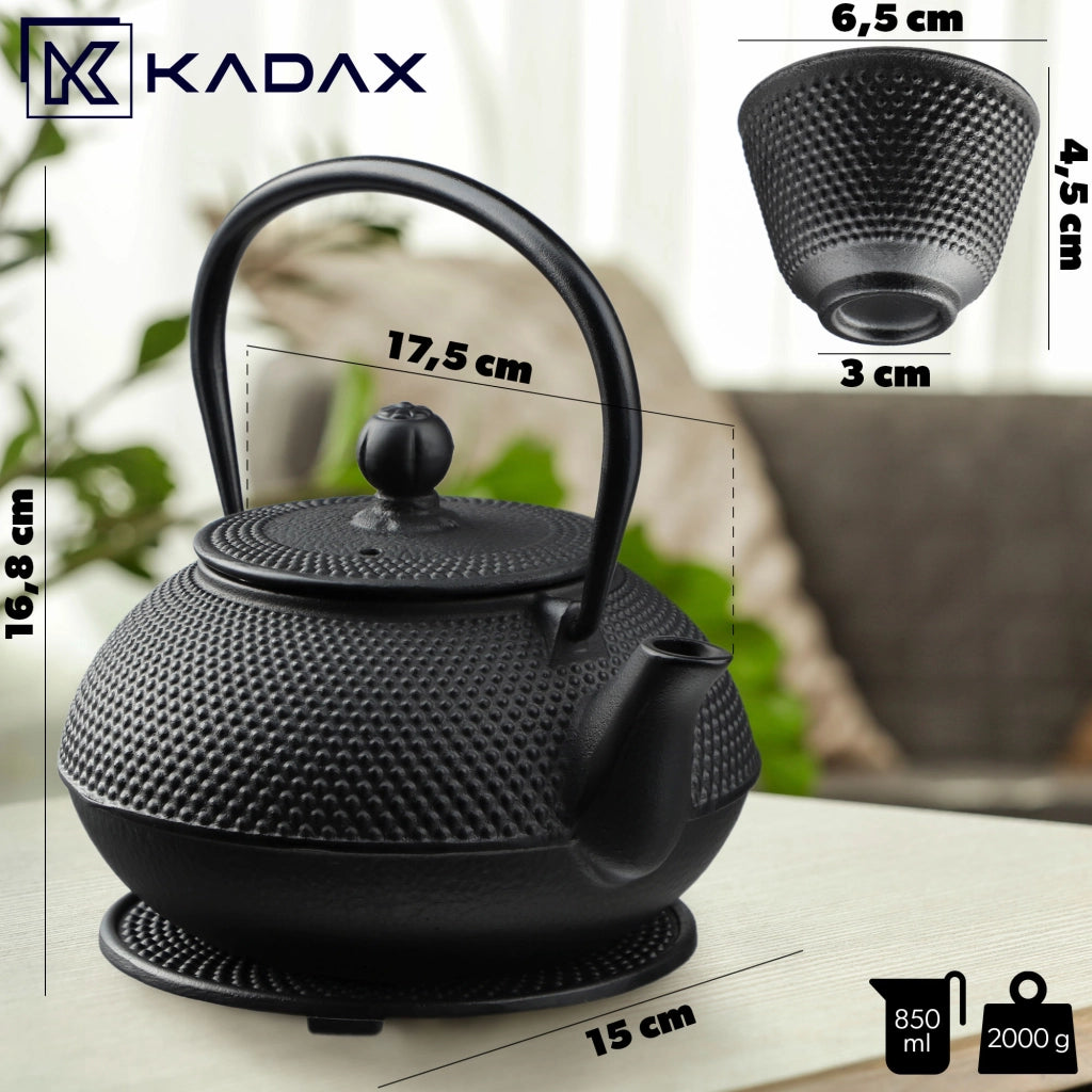 Teiera in ghisa KADAX con infusore per tisane, capacità 850 ml + 2 tazze, colore nero.