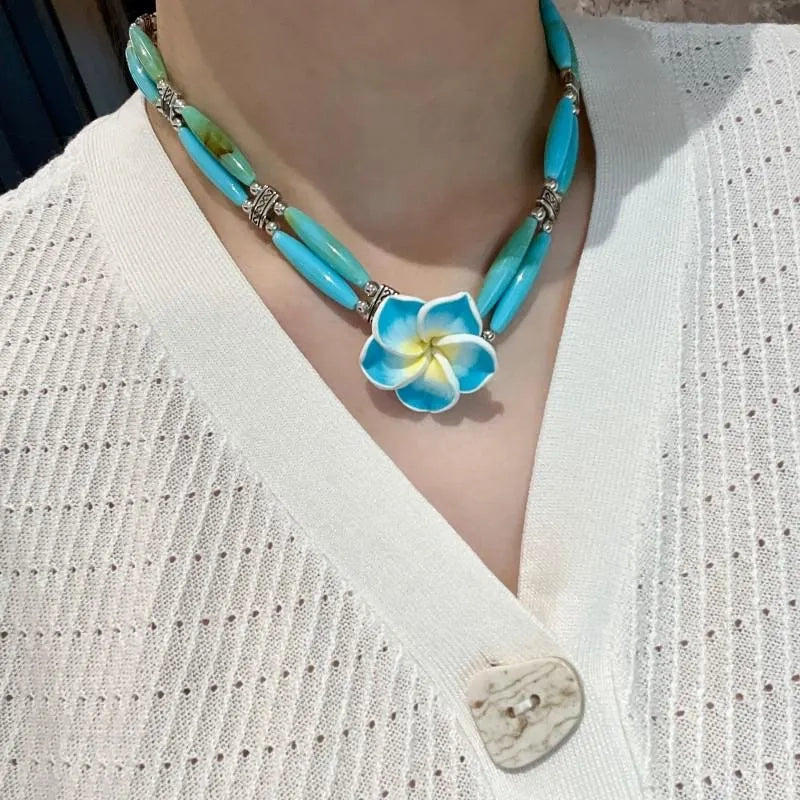 Collana fatta a mano con perline di cristallo e frangipani blu, regalo di Natale o compleanno.