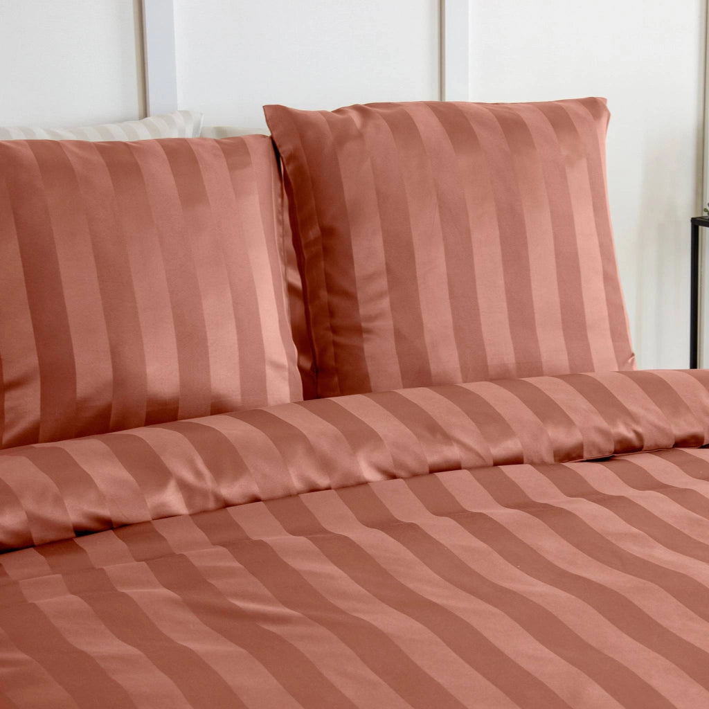 Completo letto in poliestere effetto satinato a righe sottili 2 posti