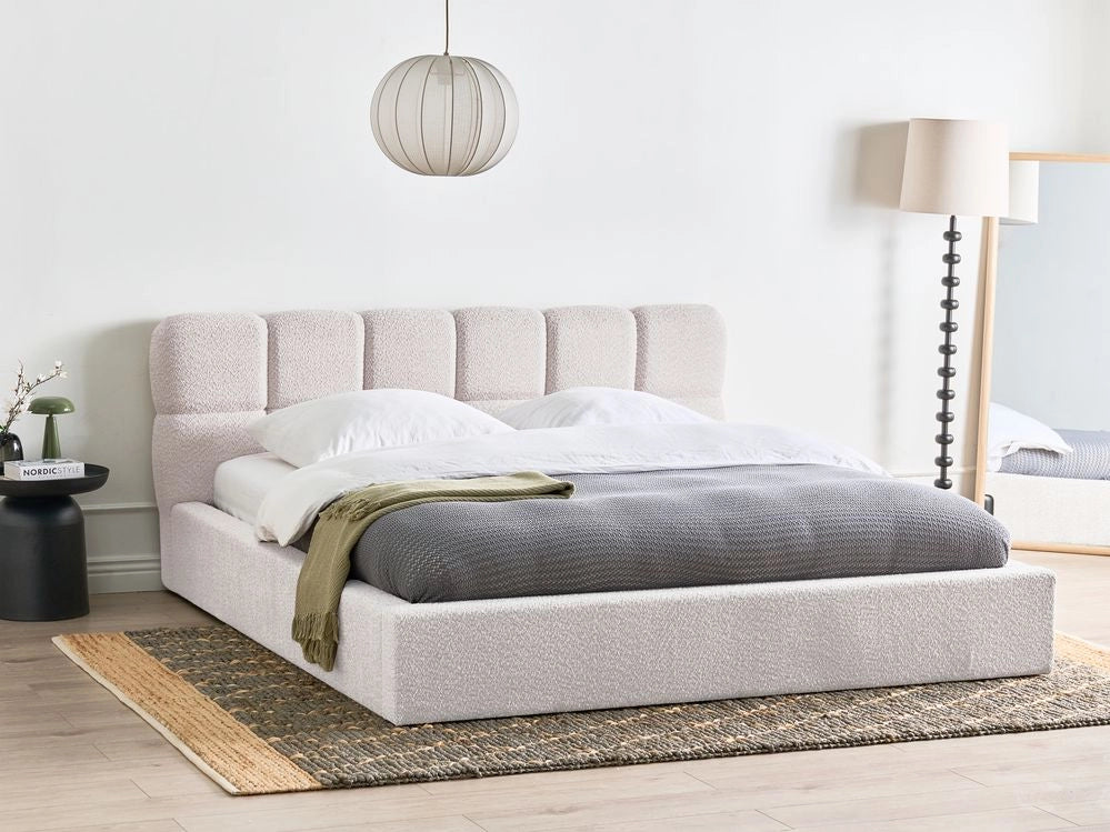 Letto King Size EU in tessuto bouclé beige chiaro 180 x 200 cm Struttura imbottita con testiera effetto biscotto e vano contenitore