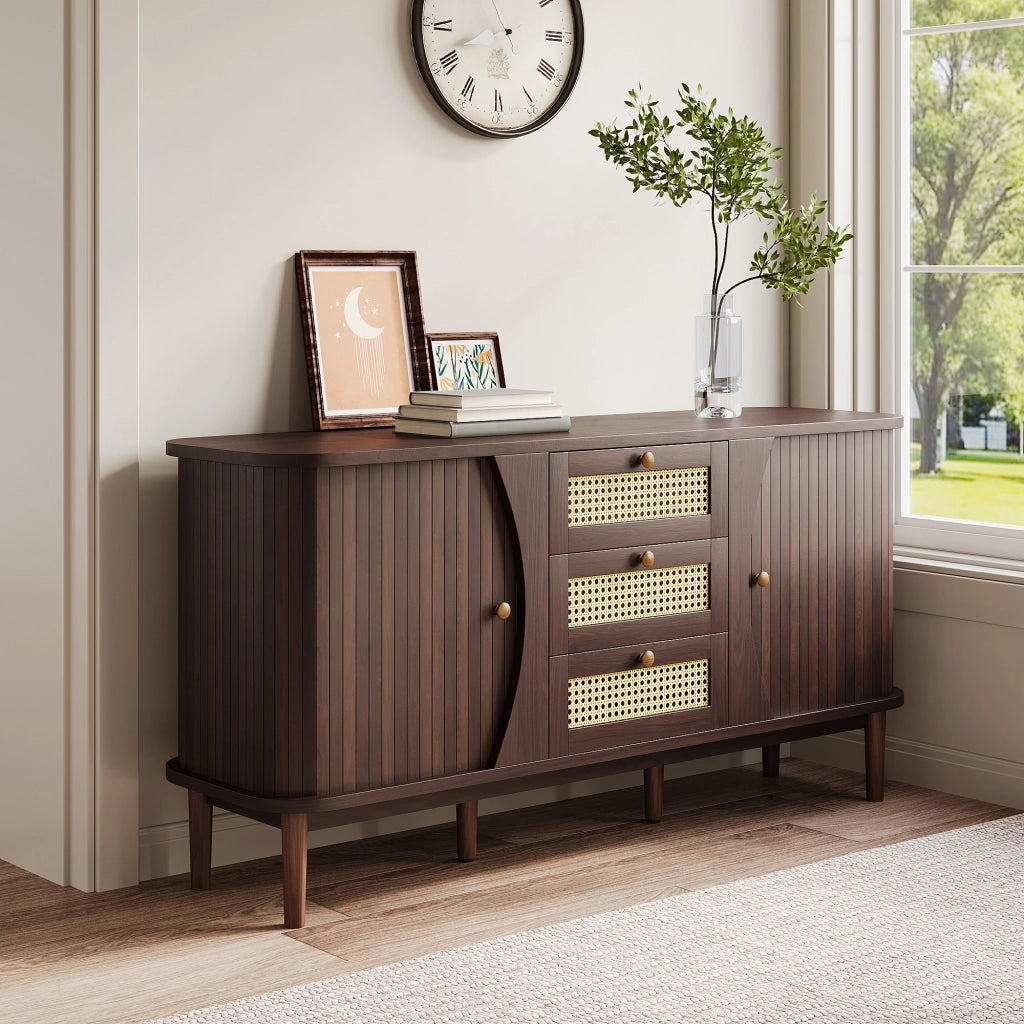 Credenza con Ante Scorrevoli, Ripiani Regolabili e Piano Arrotondato in Rattan ¨C Xylo