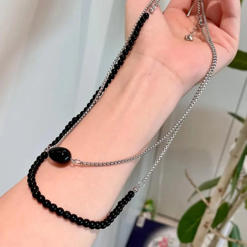 Collana patchwork di perle nere fatta a mano, regalo di Natale o di compleanno.