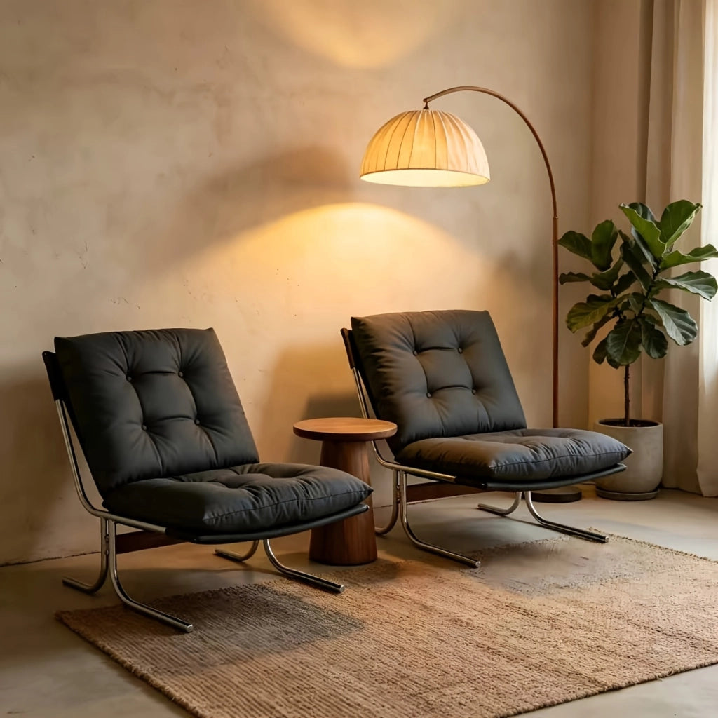Poltrona 72.2x84.1x84.6 cm con cuscino removibile in similpelle nera