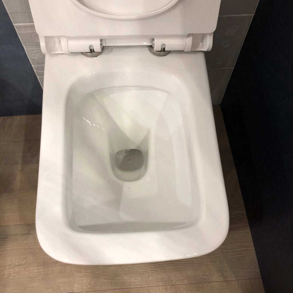 Sanitari sospesi filo muro, linea squadrata