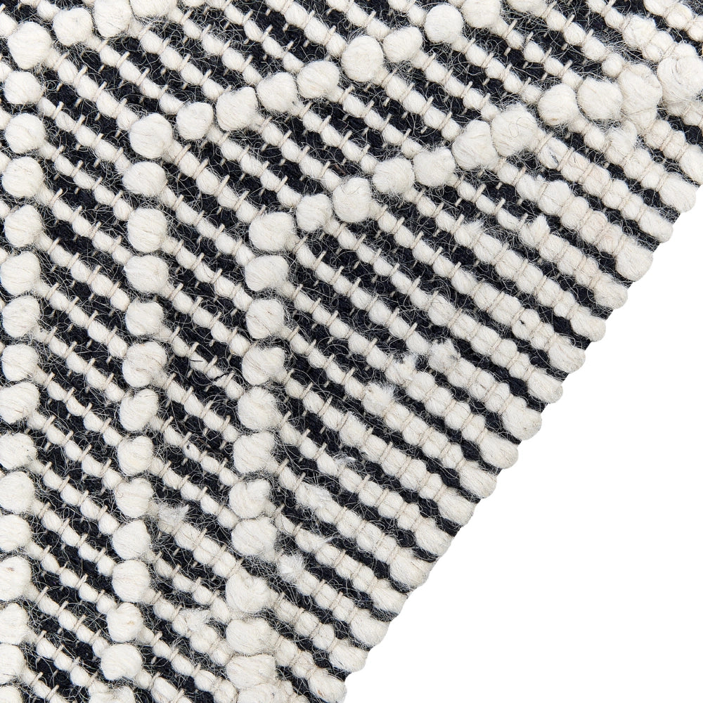 Tappeto in lana e cotone bianco e nero 160 x 230 cm, tessuto a mano a trama piatta con frange e motivo geometrico