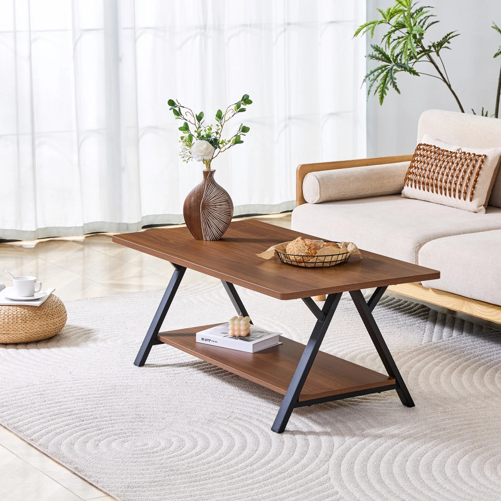 Tavolino da caffè 110x57x44.5 cm con doppio ripiano; MDF e metallo; noce