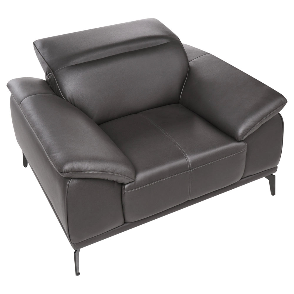 Poltrona in ecopelle con poggiatesta regolabile e gambe in metallo, colore nero stile moderno