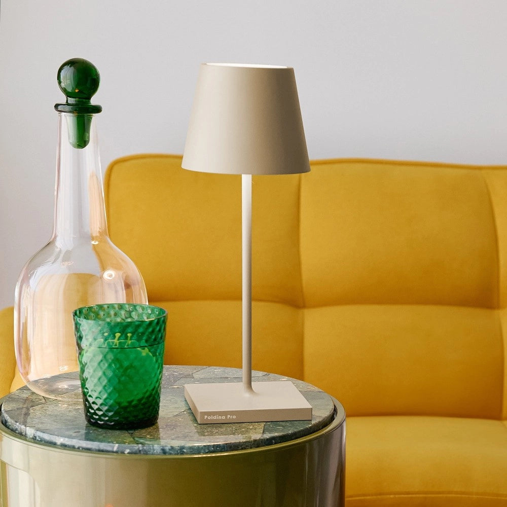 Zafferano Lampada a led da tavolo Poldina Pro Mini Sabbia ricaricabile e dimmerabile con batteria fino a 12 ore