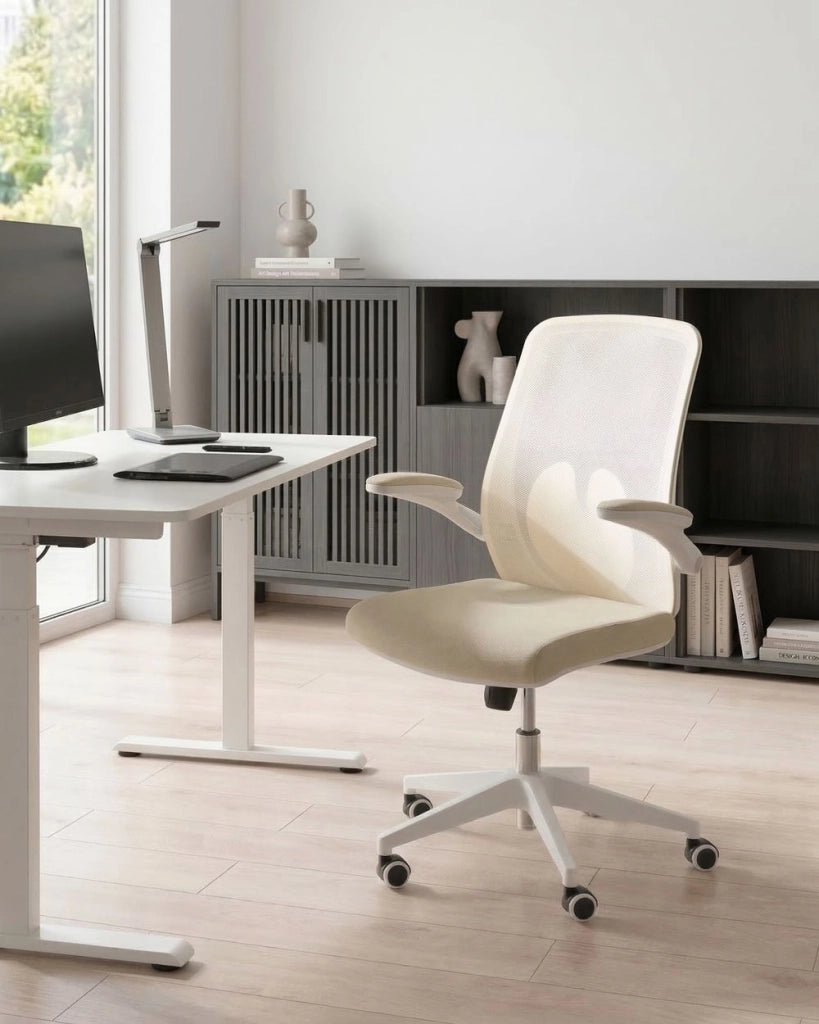 Sedia da ufficio con base girevole e braccioli regolabili in altezza con rete beige stile moderno