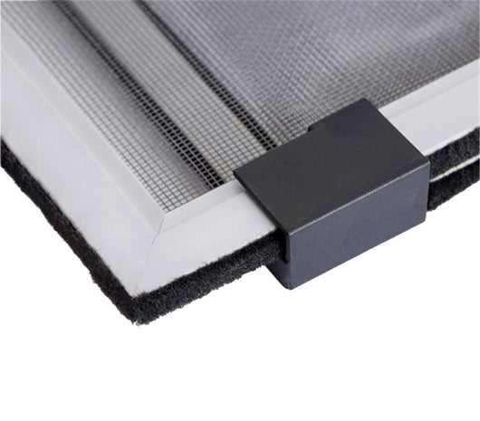 Zanzariera 70x50 cm estensibile fino a 132 cm con scopetta