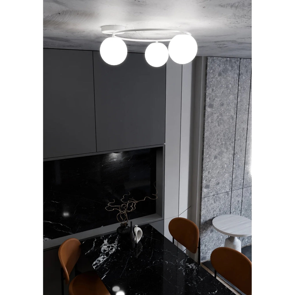 Plafoniera Minimal 3 Luci Perseo In Acciaio Bianco E Sfere In Vetro Bianco