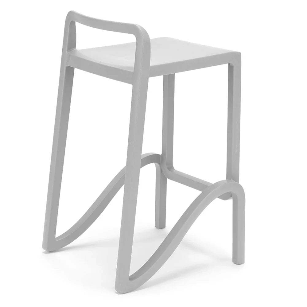 Set 3 sgabelli in polipropilene EOLO altezza seduta 65cm, impilabile, idrorepellente, resistente ai raggi UV, design moderno e innovativo, ideale per la cucina, la veranda o giardino colore Bianco