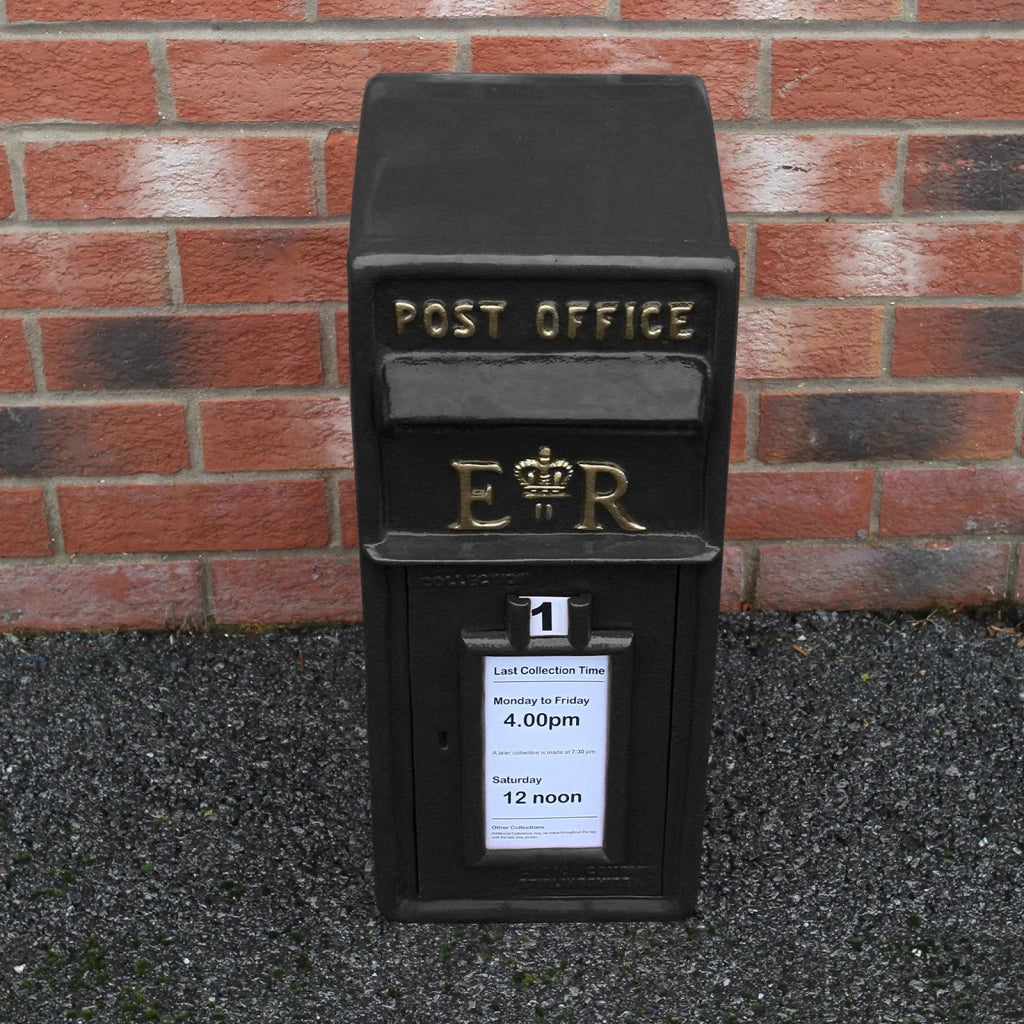 Cassetta Postale per le Lettere in Stile Britannico Inglese in Ghisa da Esterno Bocchetta Lettere Standard UK - con Piedistallo - Nero