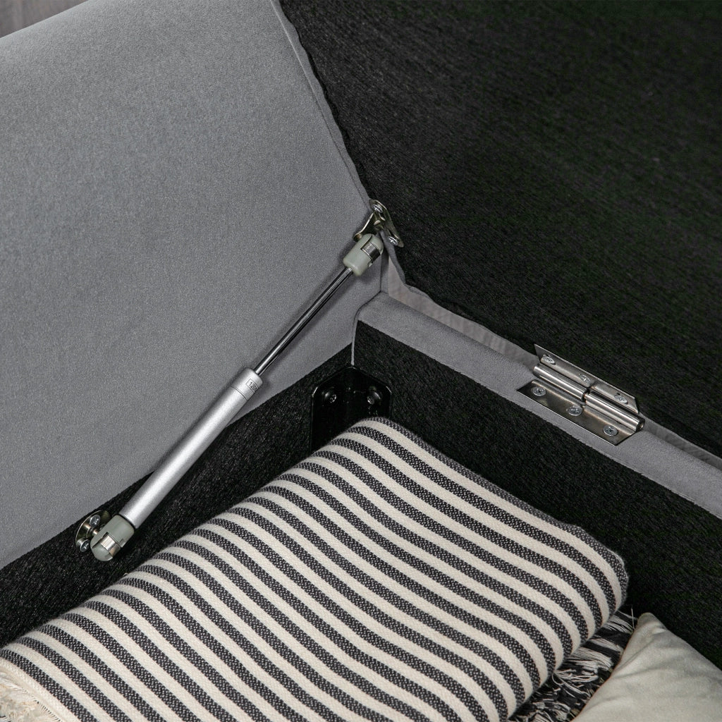Panca contenitore con seduta imbottita in tessuto effetto velluto e dettagli trapuntati grigia 126 × 48,5 × 57 cm