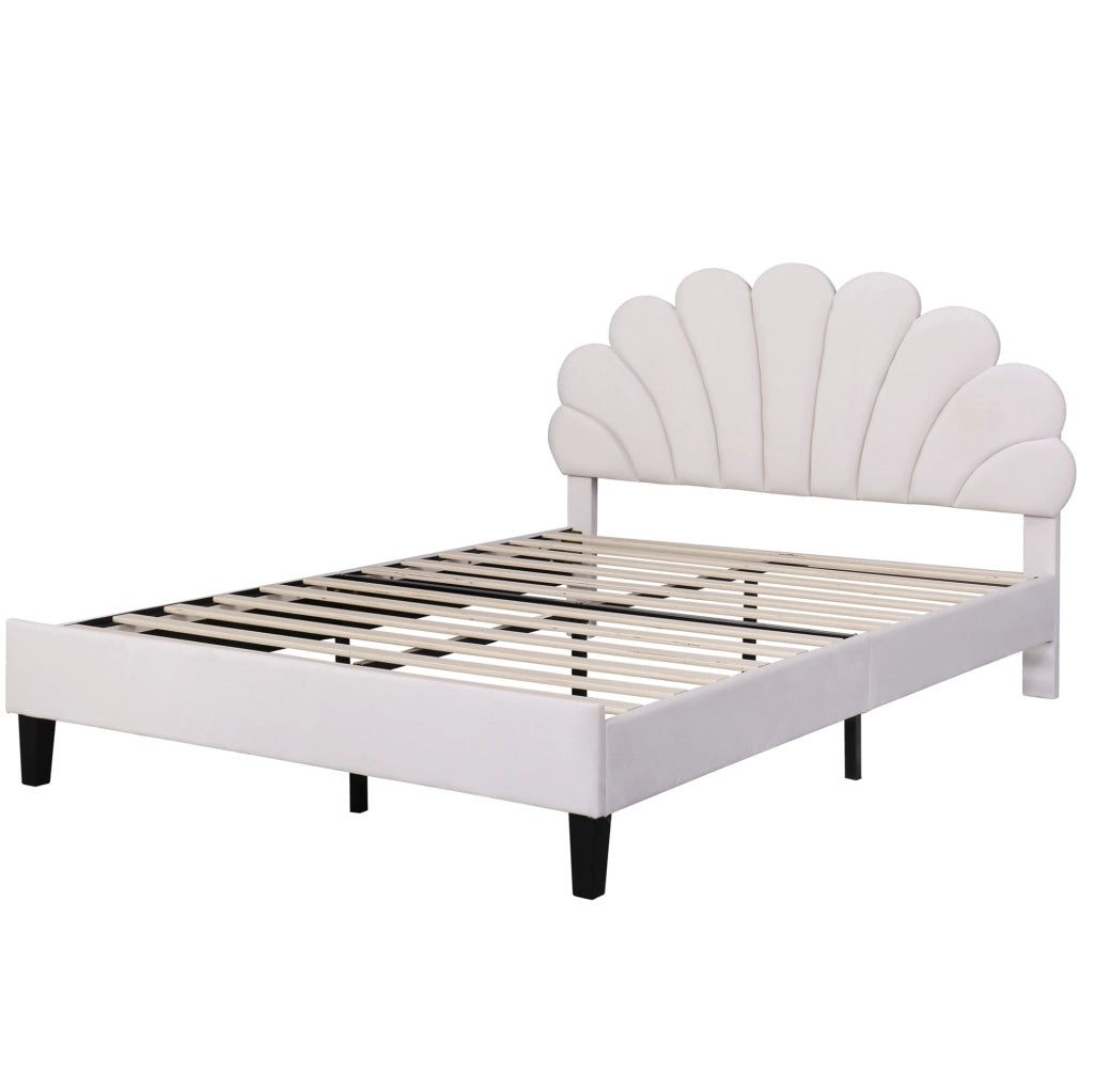 Letto matrimoniale 140x200 cm; testiera floreale e rete a doghe; velluto; beige (Senza materasso)