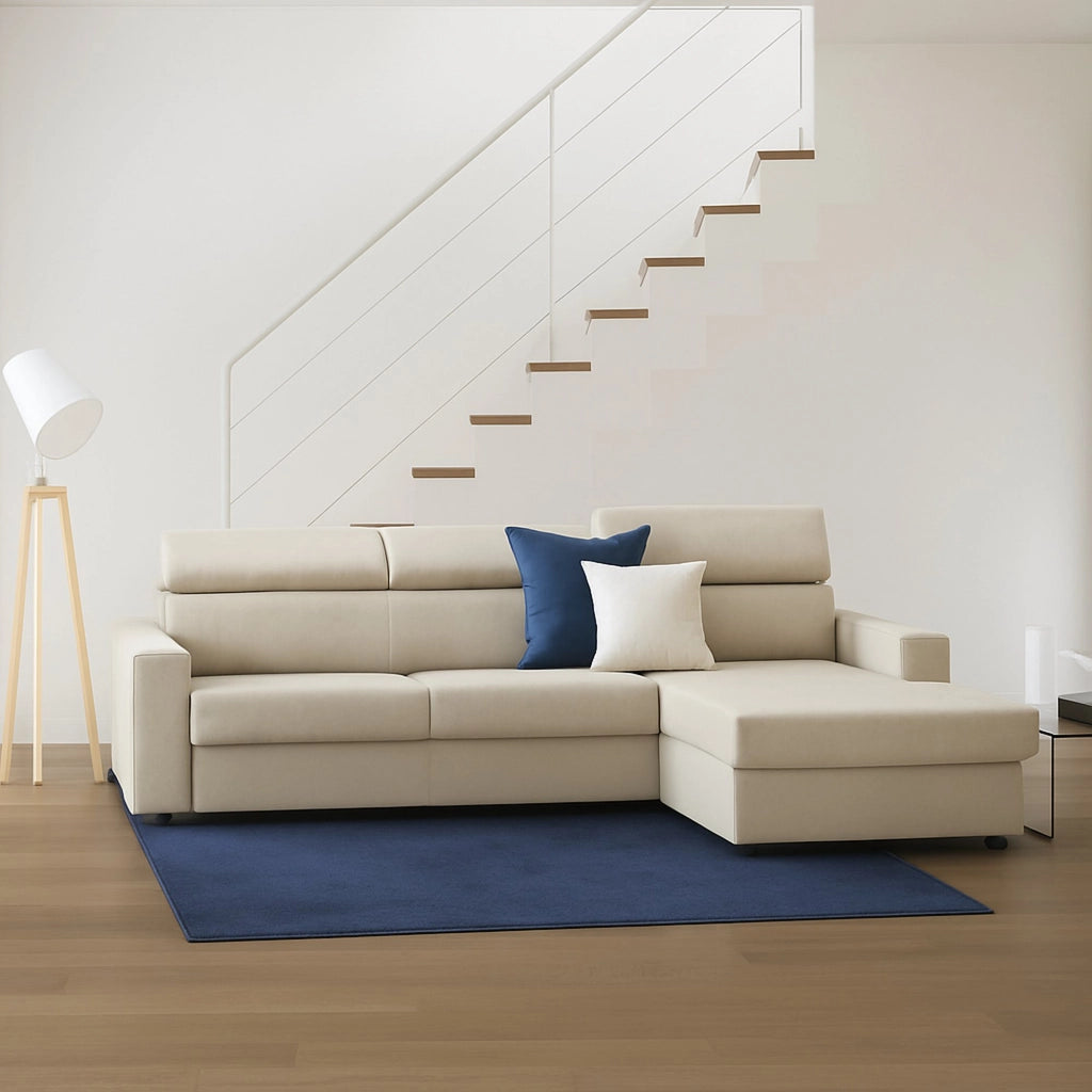 Divano fisso Angera, Divano ad angolo, Made in Italy, SofÒ  Soggiorno con chaise longue, in tessuto imbottito - Penisola contenitore Destra, con Braccioli slim, cm 260x95h85, Beige