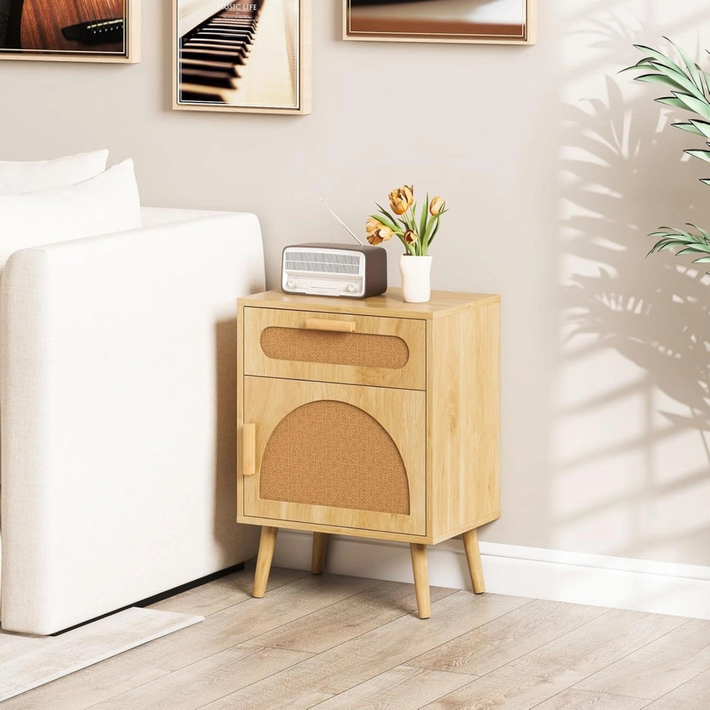 Comodino con Cassetto e Anta in Rattan, Comodino con Gambe in Legno Massello, Tavolo Supplemento per Camera da Letto Soggiorno, 45 x 30 x 61 cm, Naturale
