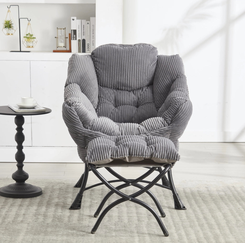 Poltrona lounge grigia con pouf e tasca laterale