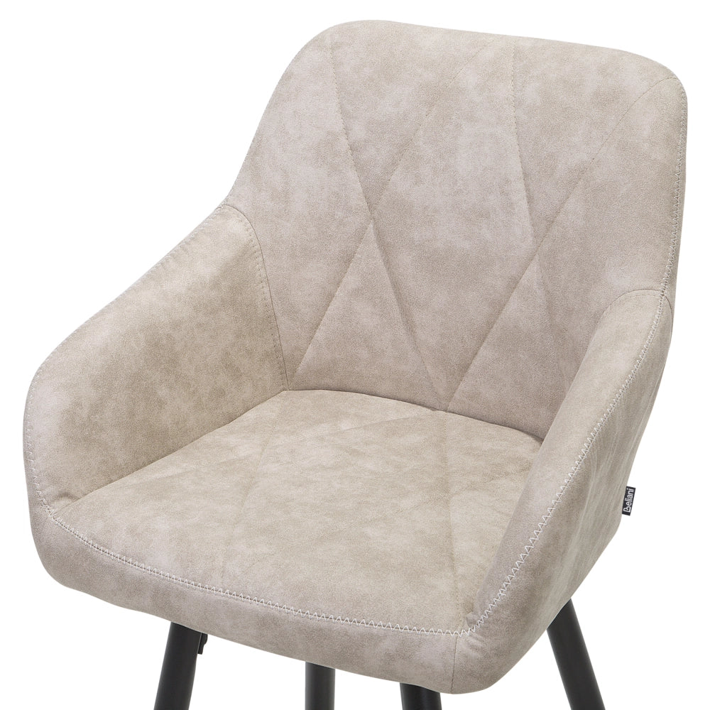 Set di 2 Sgabelli da Bar Rivestiti in Tessuto Beige con Braccioli Schienale Trapuntato Gambe in Metallo Nero