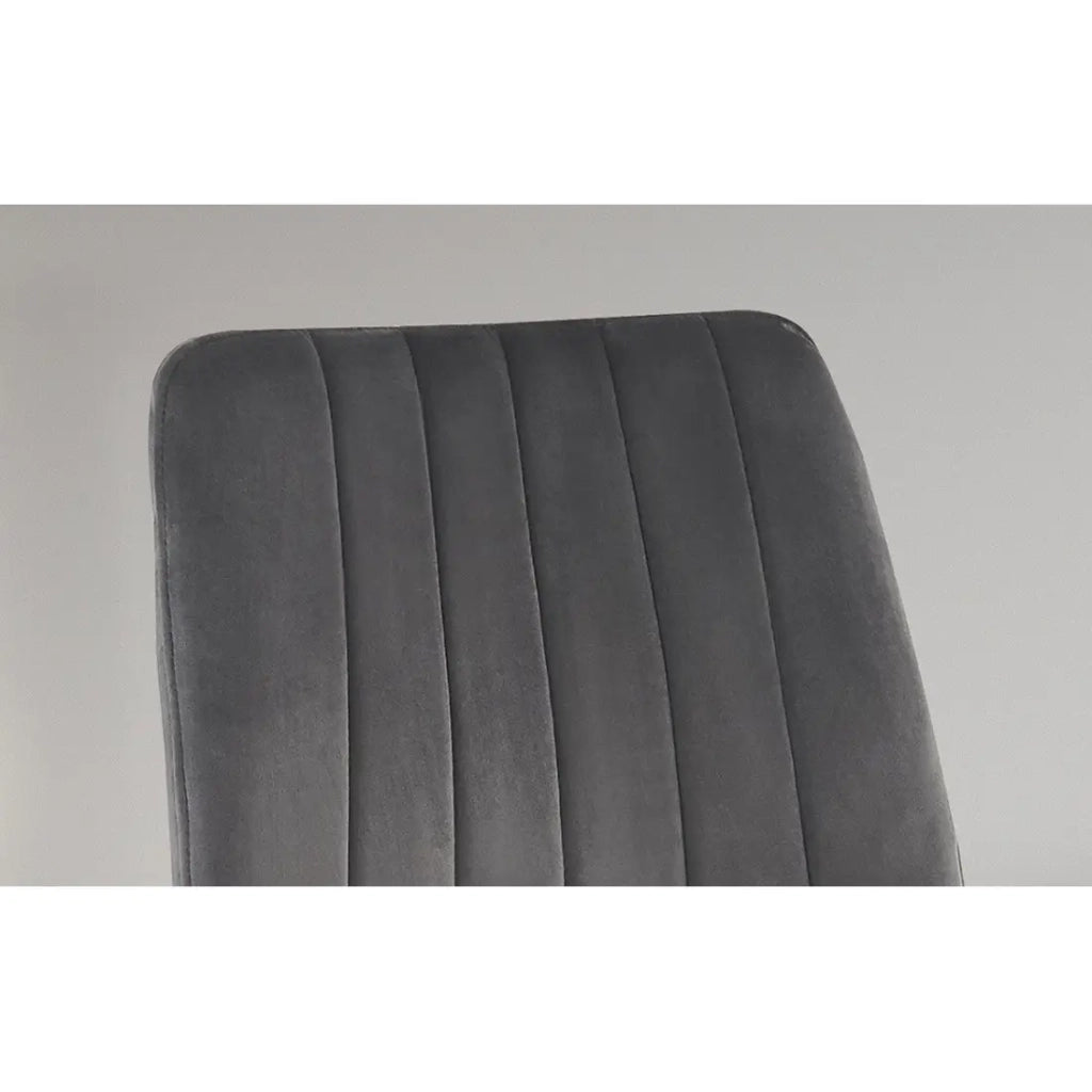 Sedia BRUCE – Velluto grigio – Piedi in metallo nero – H86 x L45 x P55 cm