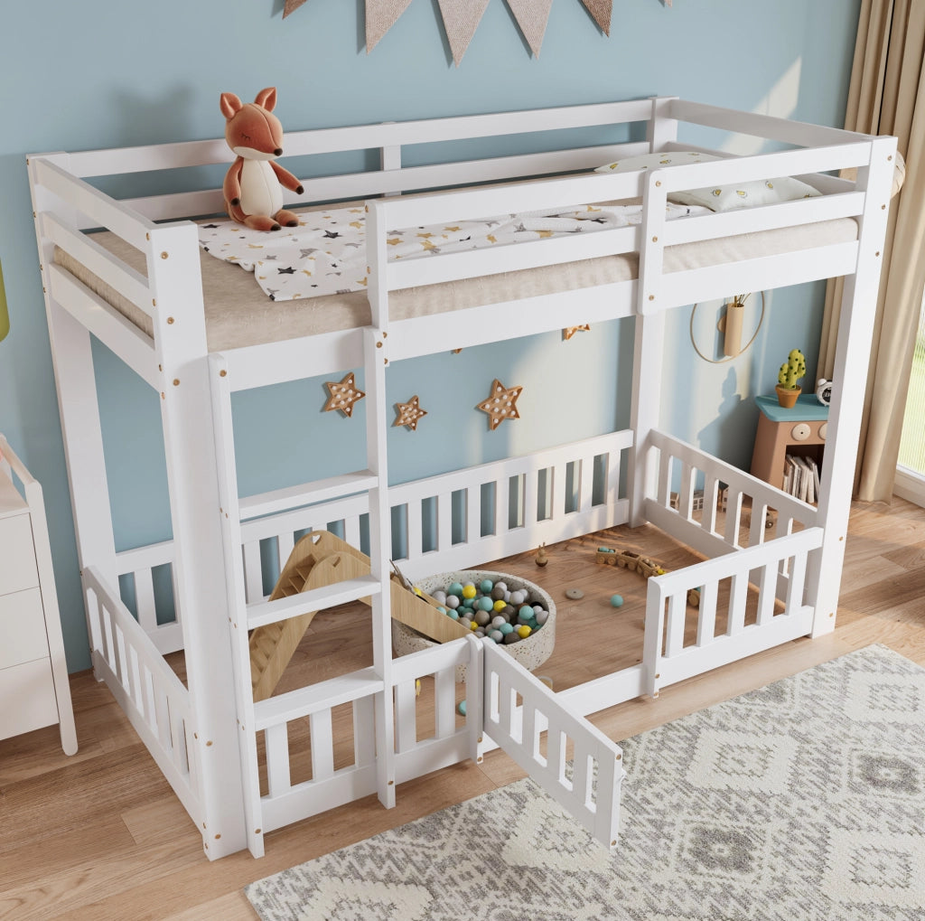 Letto a castello 90x200 cm con scala ad angolo e spazio inferiore libero in legno bianco