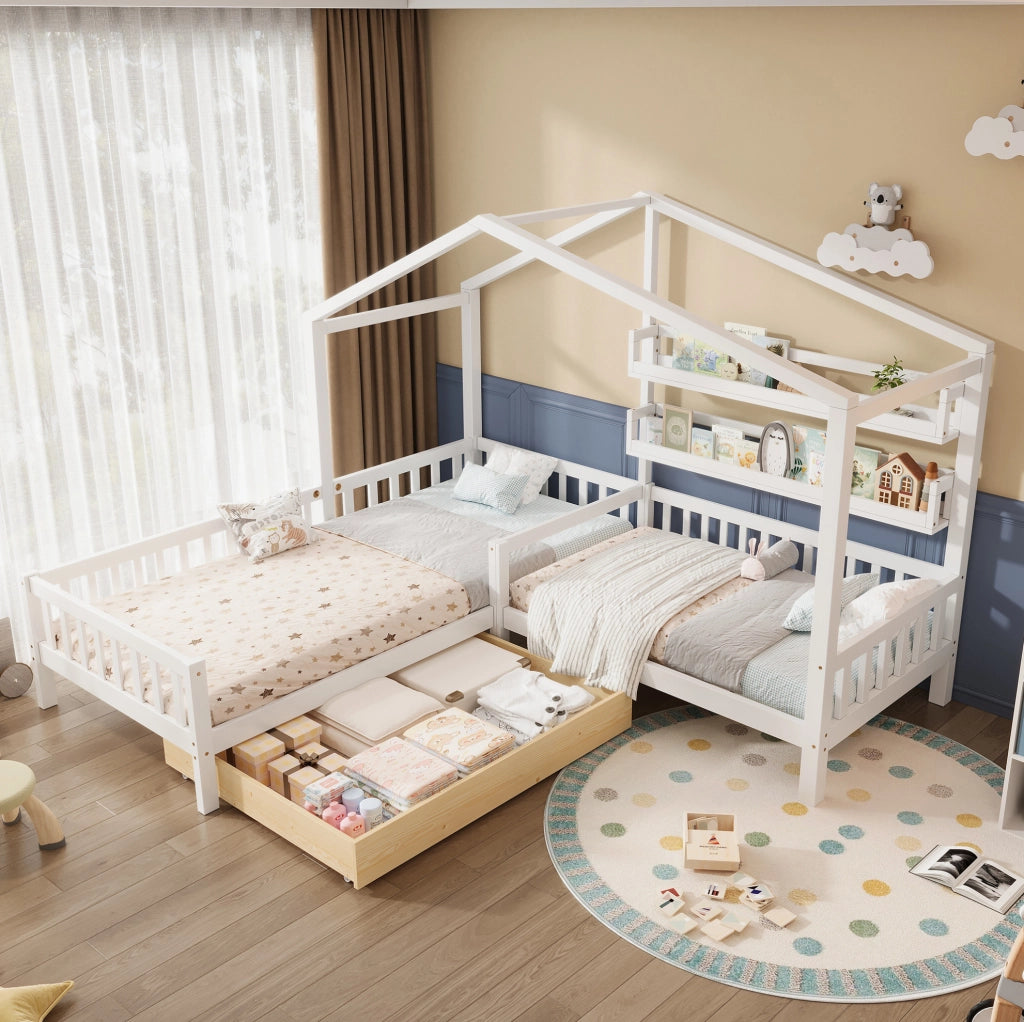 Letto a casetta a L per bambini con cassetto e scaffali bianco