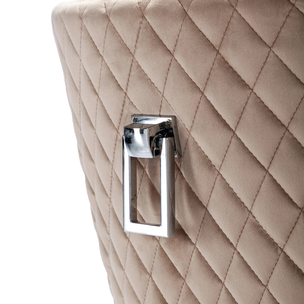 Sedia da pranzo 53x62.5x94.5 cm con schienale con fibbia quadrata; velluto beige