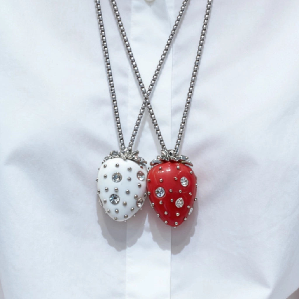 Collana di diamanti a forma di fragola degna di Instagram