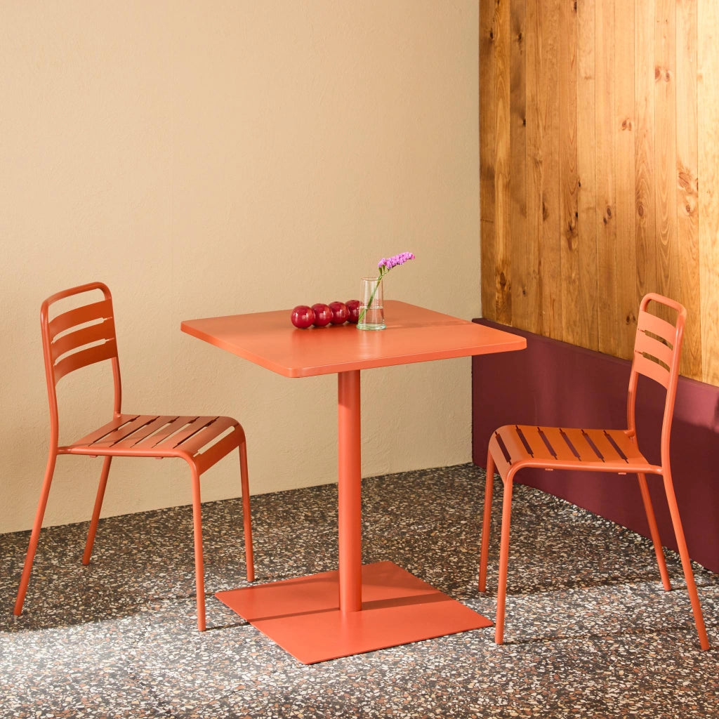 Set tavolo da giardino quadrato in acciaio con 2 sedie, terracotta