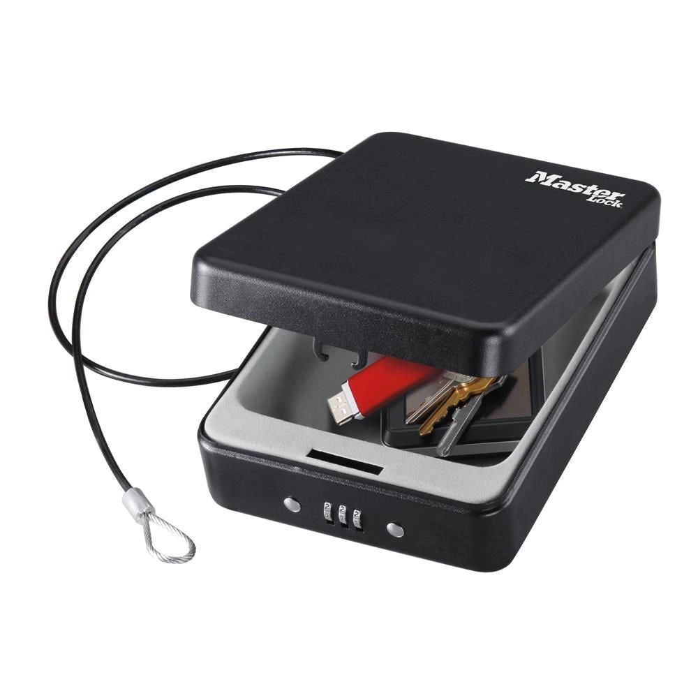 MASTER LOCK P005CEURBLKHRO Cassetta di Sicurezza Portatile in Acciaio con Serratura a Combinazione Regolabile e Cavo di Fissaggio 90 cm colore Nero