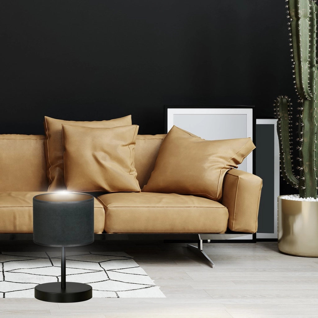Lampada da tavolo Hilde in acciaio nero con interno dorato