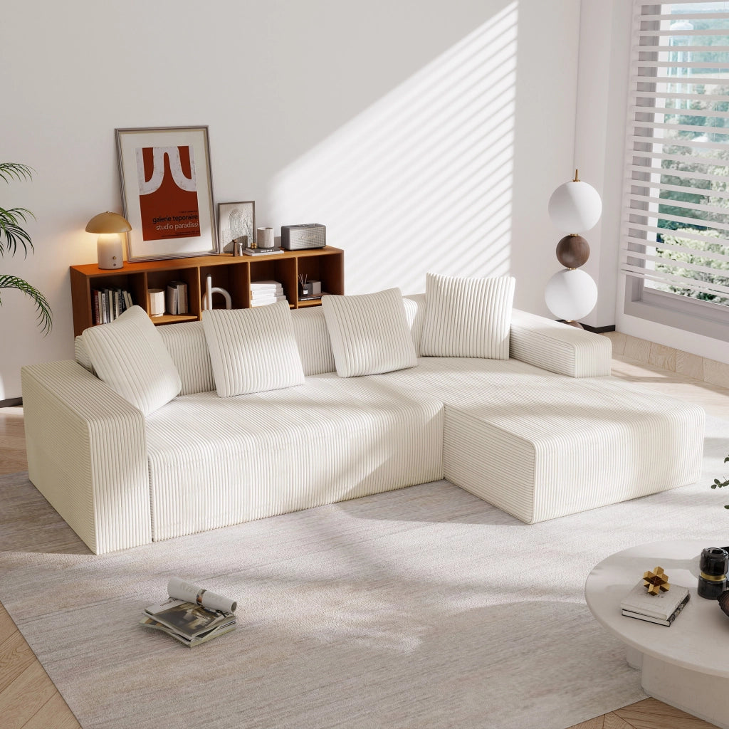 Divano angolare modulare 3 posti con seduta profonda e 4 cuscini, velluto a coste bianco 261 × 146 × 65 cm