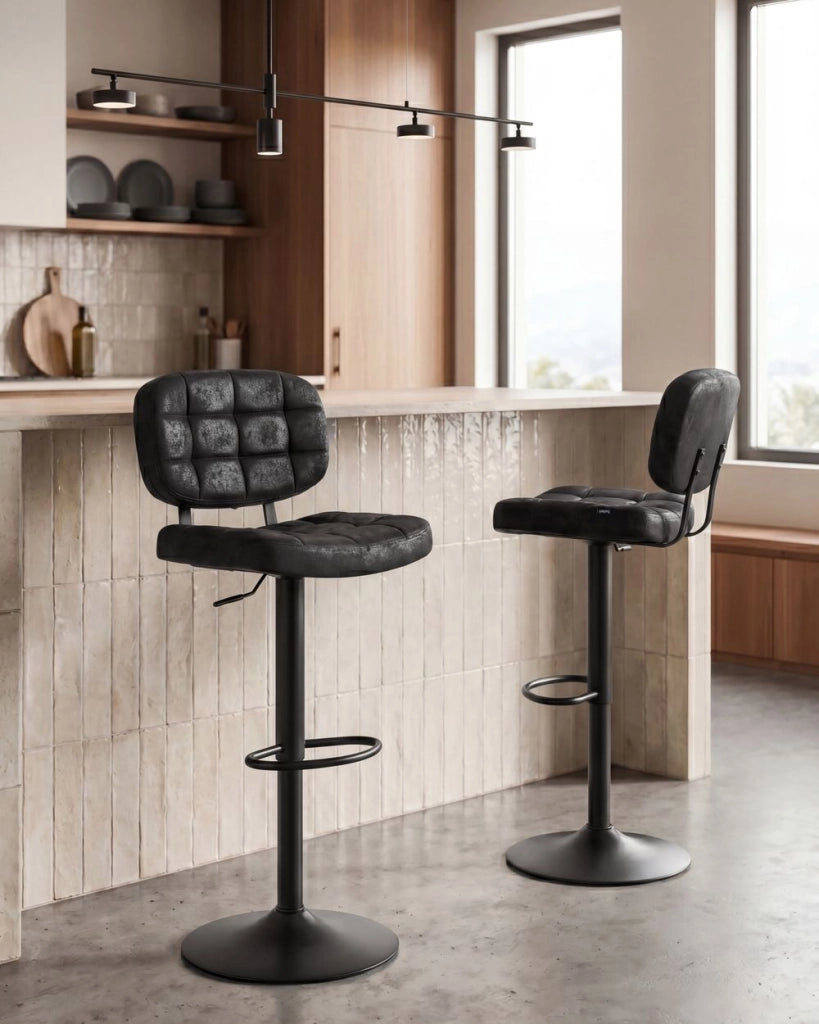 Set di 2 sgabelli da bar girevoli regolabili in altezza rivestiti in ecopelle scamosciata nera stile retrò