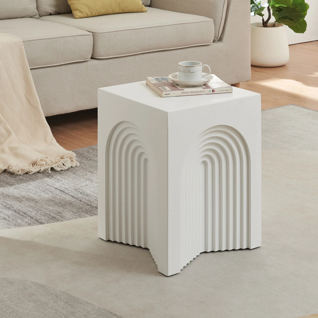 Tavolino Cubo Elverumn con Design Arcuato 45x35x35 cm Bianco [en.casa]