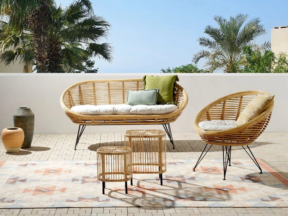 Set di divani a 3 posti con tavolini in rattan naturale beige chiaro con cuscino in cotone di media resistenza per interni, all'aperto, in stile bohémien, in giardino, in balcone.