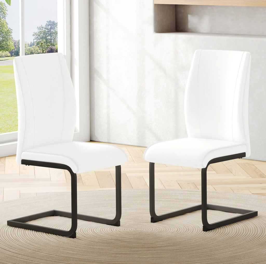 Set di 2 sedie da pranzo in similpelle bianca con gambe in metallo nero; design ergonomico
