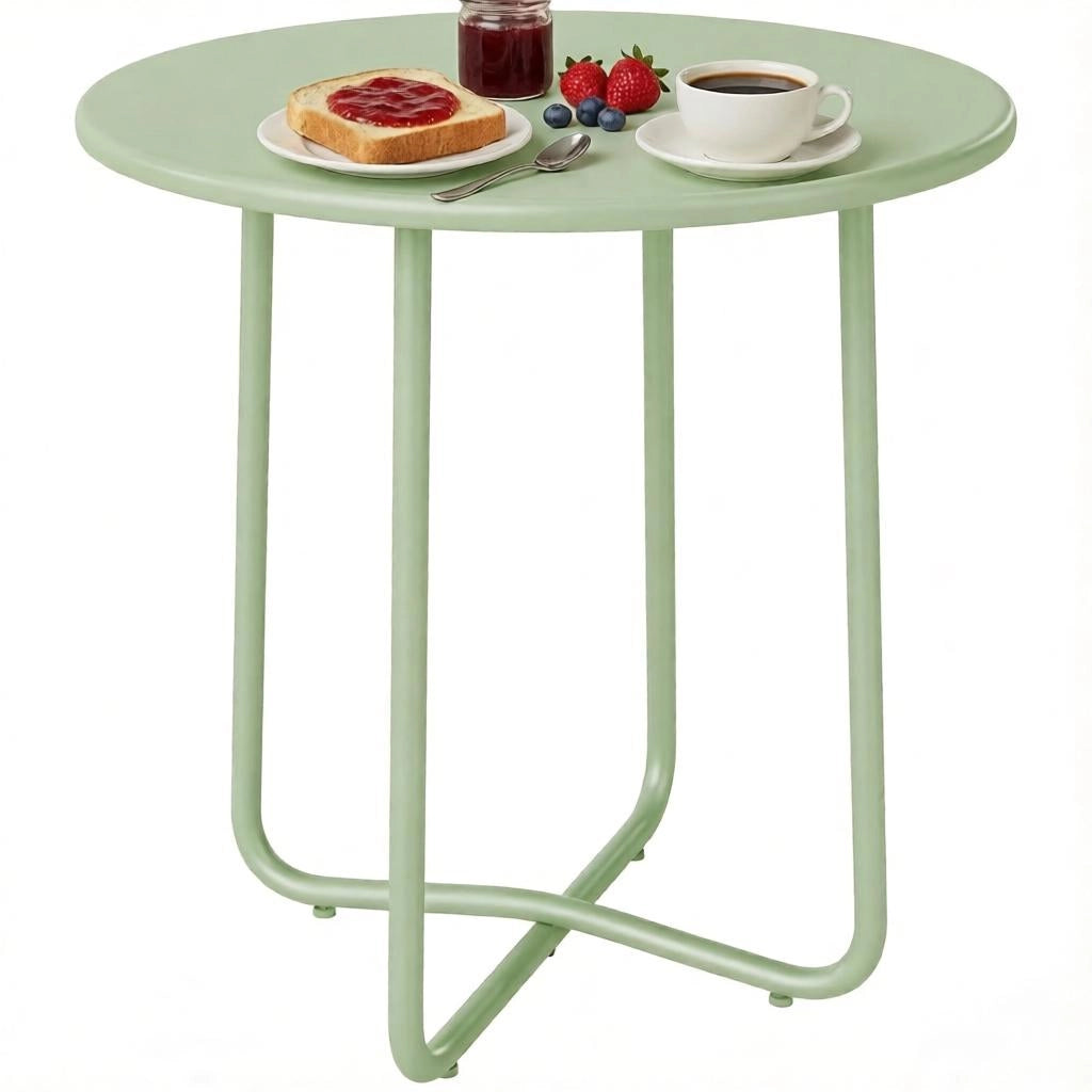 Tavolino da caff¨¨ per esterni, con base a X per il terrazzo del soggiorno.