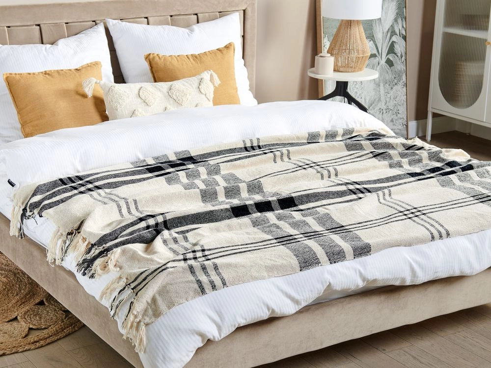 Coperta in cotone bianco sporco e nero 130 x 170 cm con frange decorative fatte a mano